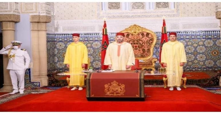 الملك يطلق مسيرة النماء بالاقاليم الجنوبية .واللهجة الحسانية في قلب أولويات العناية الملكية .